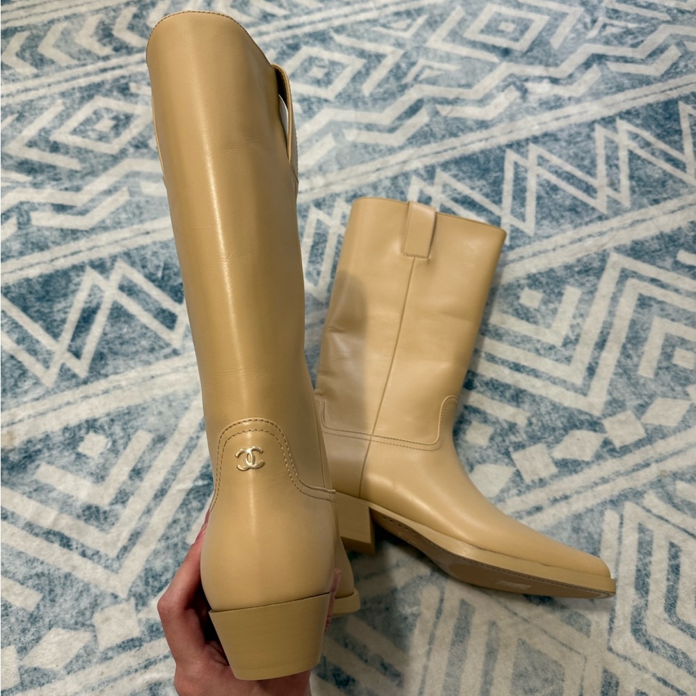 BRAND NEW CHANEL boots in cream